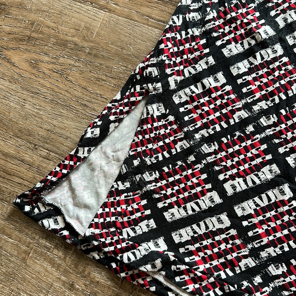 J. Jill Wearever Collection half sleeve black red white tunic, size medium. - Picture 5 of 5